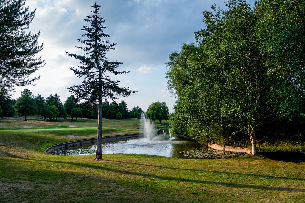 Essendon Country Club wedding venue, lake with a water fountain on the golf course